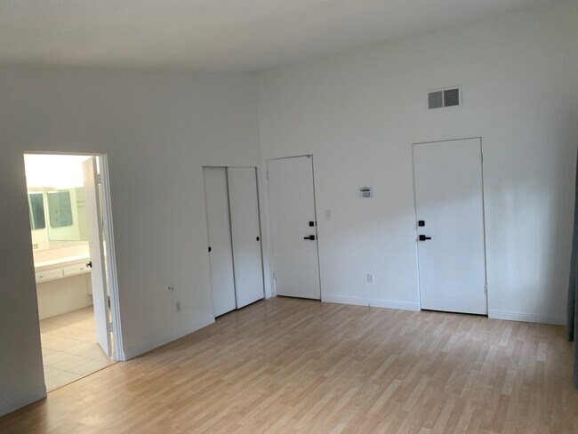 Master Bedroom - 835 N Rose Ave