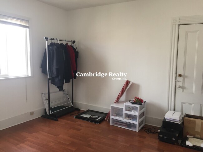 Building Photo - 24 Rossmore St