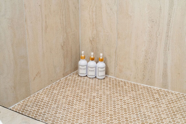 Building Photo - 1941 W Augusta Blvd