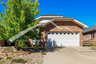 Building Photo - Spacious Home with Central AC and Gas Fireplace