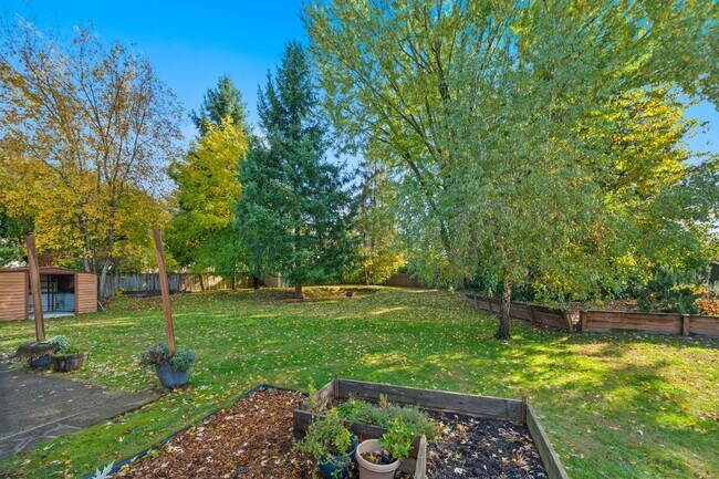 Building Photo - 9394 SE Mason Cir