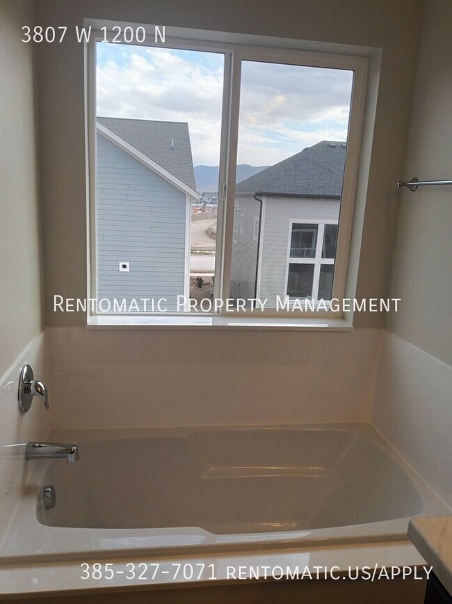 Building Photo - 3807 W 1200 N