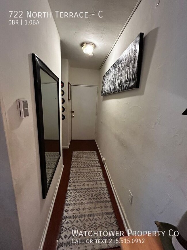 Building Photo - 722 North Terrace