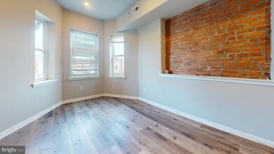 Building Photo - 2217 N 33rd St