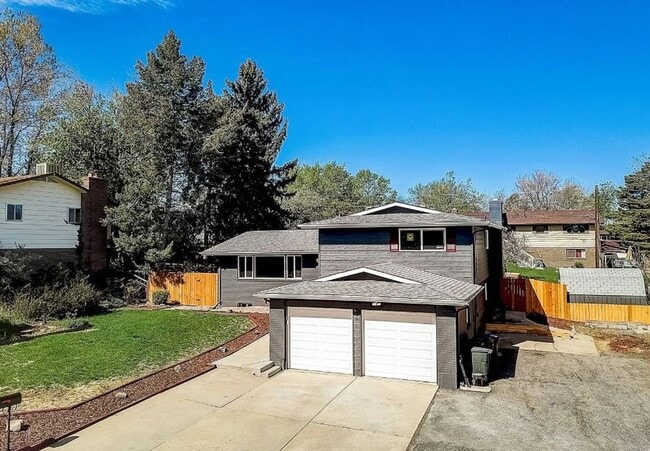 Building Photo - Newly Remodeled Home with Spacious Driveway!