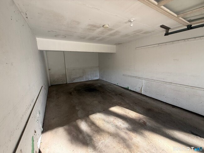 Building Photo - 463 Pierpont Rd