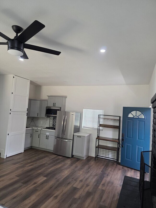 Building Photo - Great Family home in family neighborhood