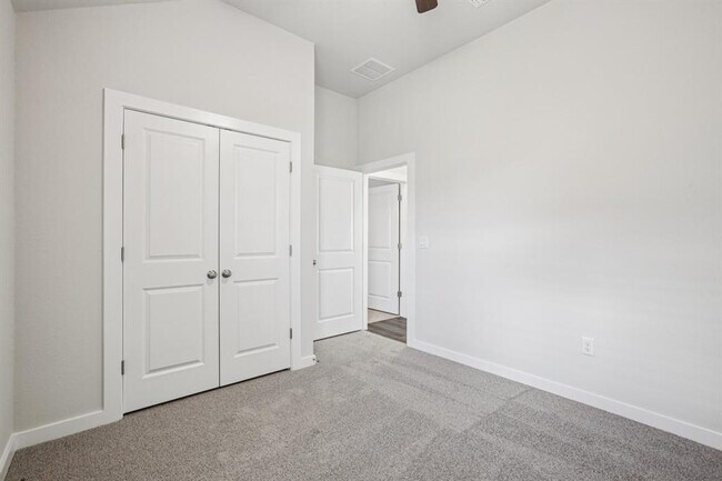 Building Photo - 2224 Delano Dr