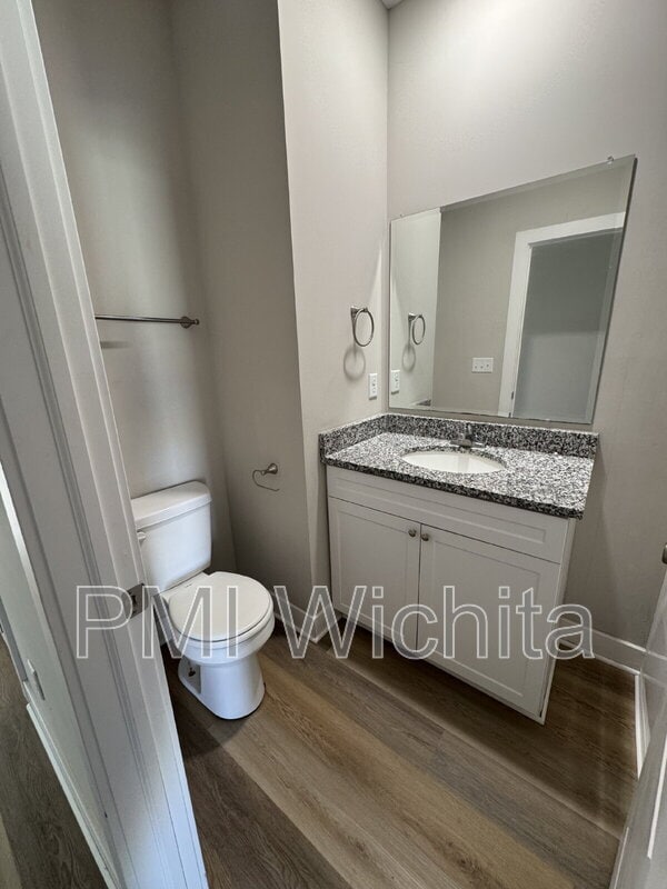 Building Photo - 5250 N Cypress Cir