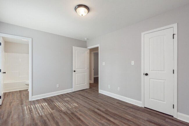 Building Photo - 253 W Watt St