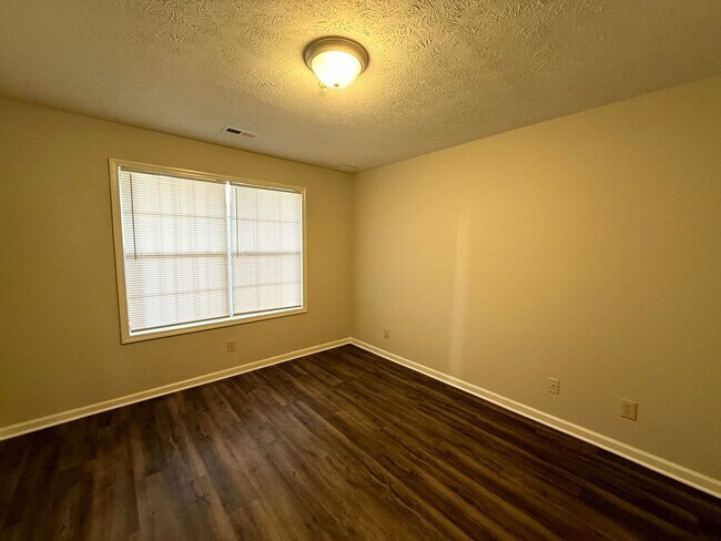 Building Photo - 301 Warton Ln