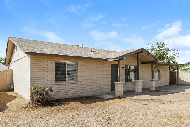 Building Photo - 5233 W Cypress St