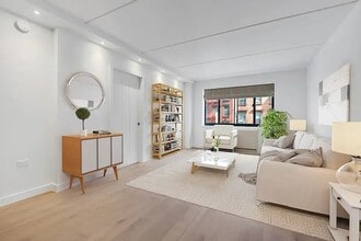 Building Photo - 10 Rutgers St