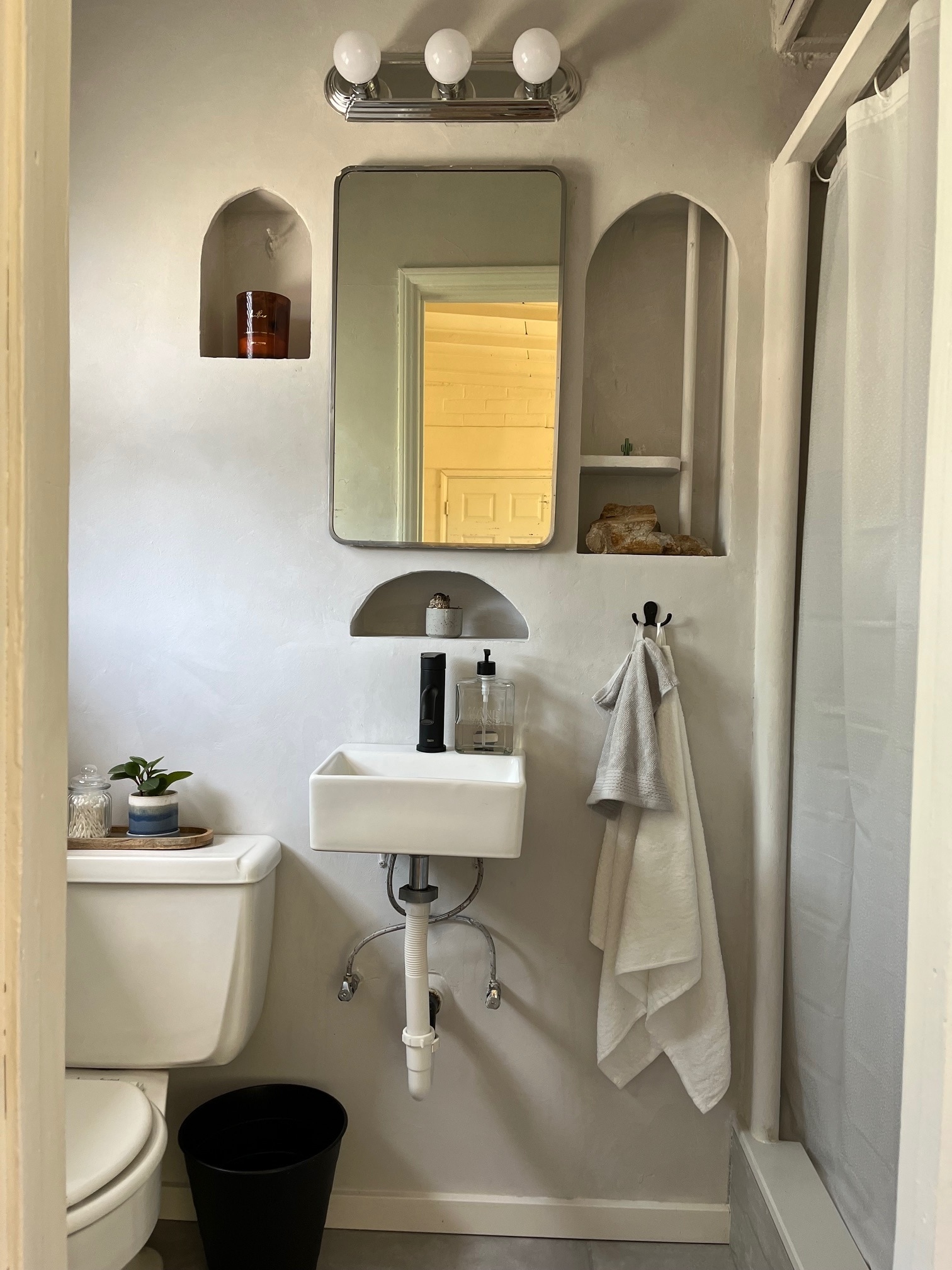 Building Photo - 6453 yucca ave