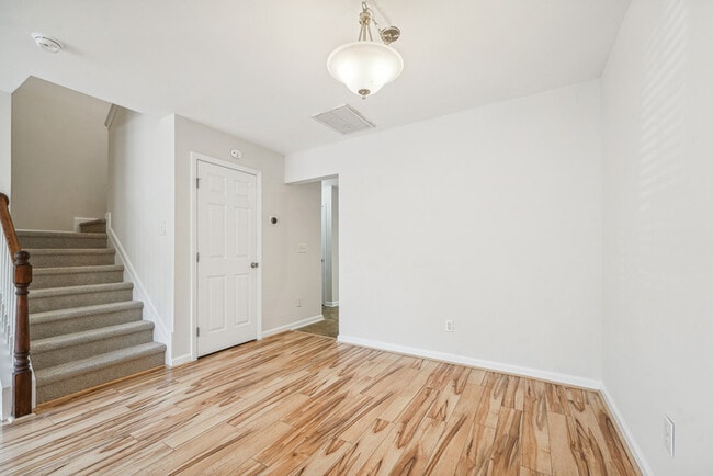 Building Photo - 7811 River Field Dr