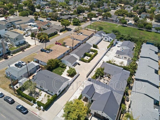 Building Photo - 243 E 20th St