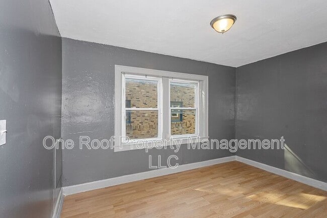 Building Photo - 3223 E 8th St