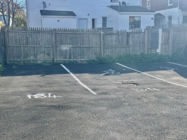 Building Photo - 184 Park St