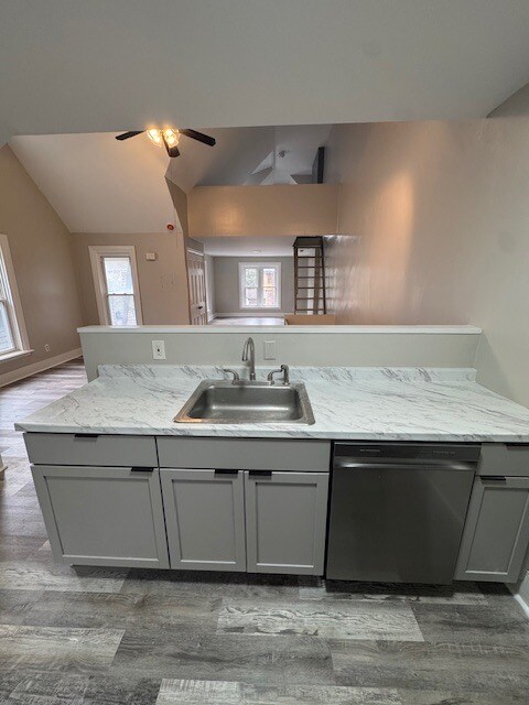 Building Photo - 520 South Ave