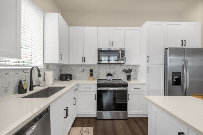 Building Photo - 1223 E Plant St