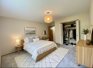 Building Photo - Cozy 2 Bedroom, 1 Bath Apartment with Balcony - Welcome Home!