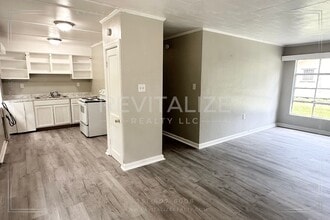 Building Photo - 2 Bed / 1 Bath in Mobile, AL!