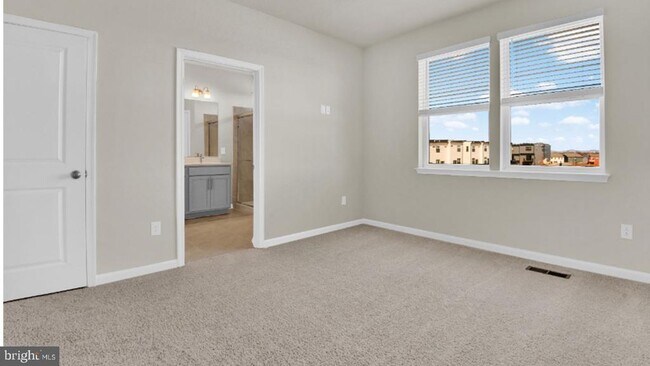 Building Photo - 331 Ensemble Wy