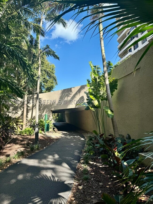 Building Photo - 276 Crandon Blvd