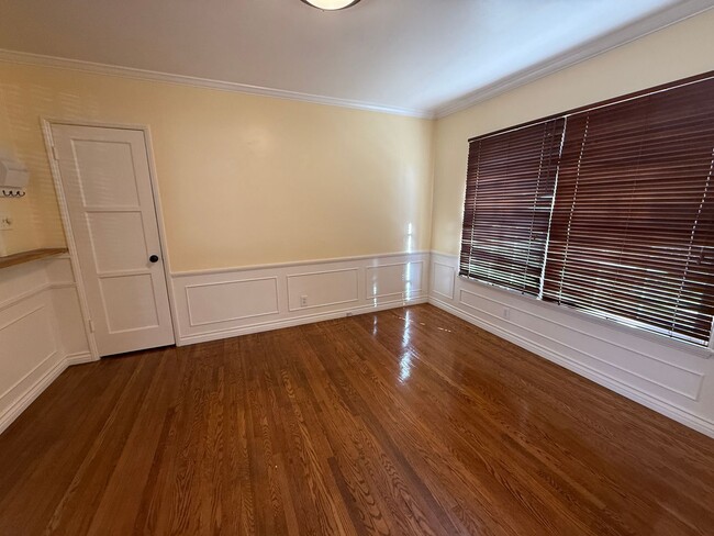 Building Photo - Adams Duplex -814/816 Rental Units