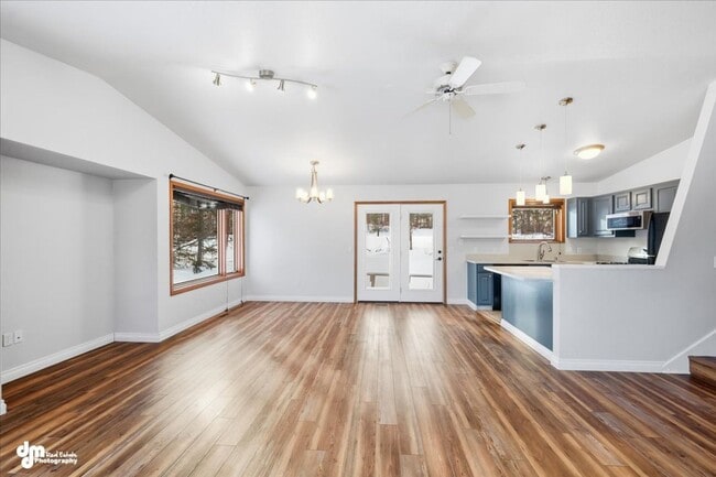 Building Photo - Recently Updated 2BR + Office / 1BA Home Near Seldon Road