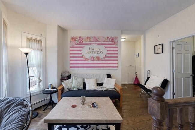 Building Photo - 11 Seckel St