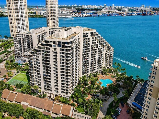 Building Photo - 520 Brickell Key Dr