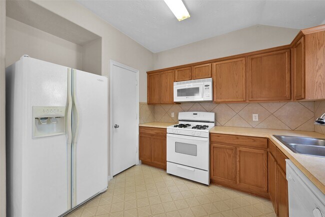 Building Photo - 5046 Willow Point Dr