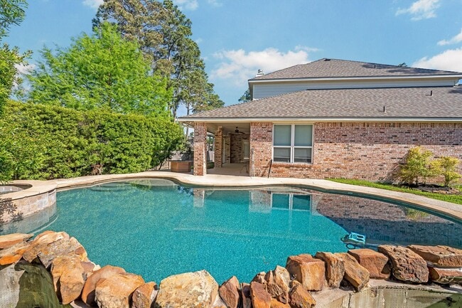 Building Photo - 25223 Hideaway Run Dr