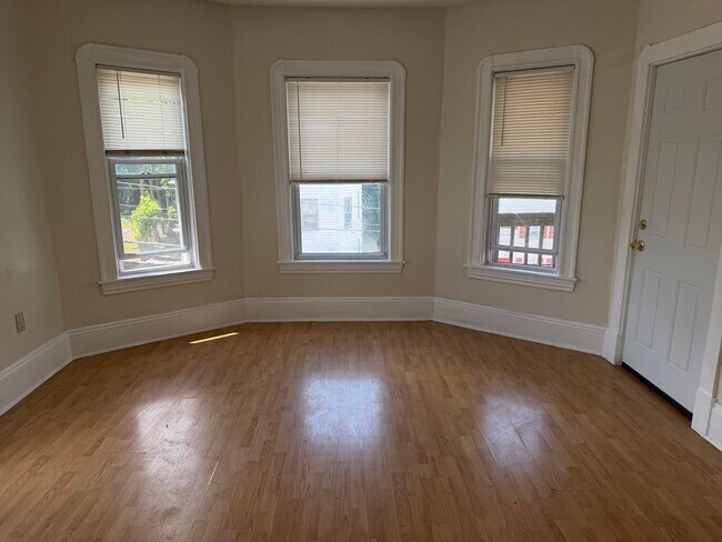 Building Photo - 287 3rd St