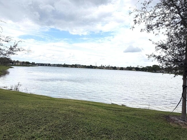 Building Photo - 406 Lakeside Dr