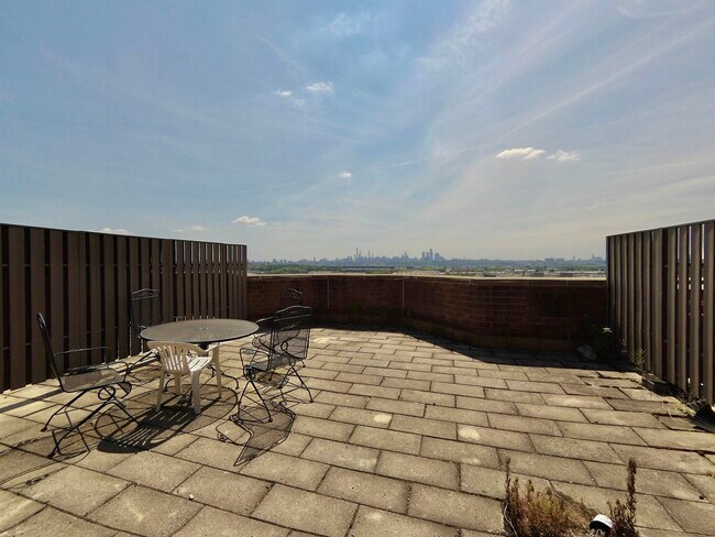 Building Photo - 1309 Harmon Cove Tower