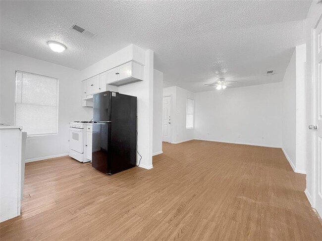 Building Photo - 5002 Weidemar Ln