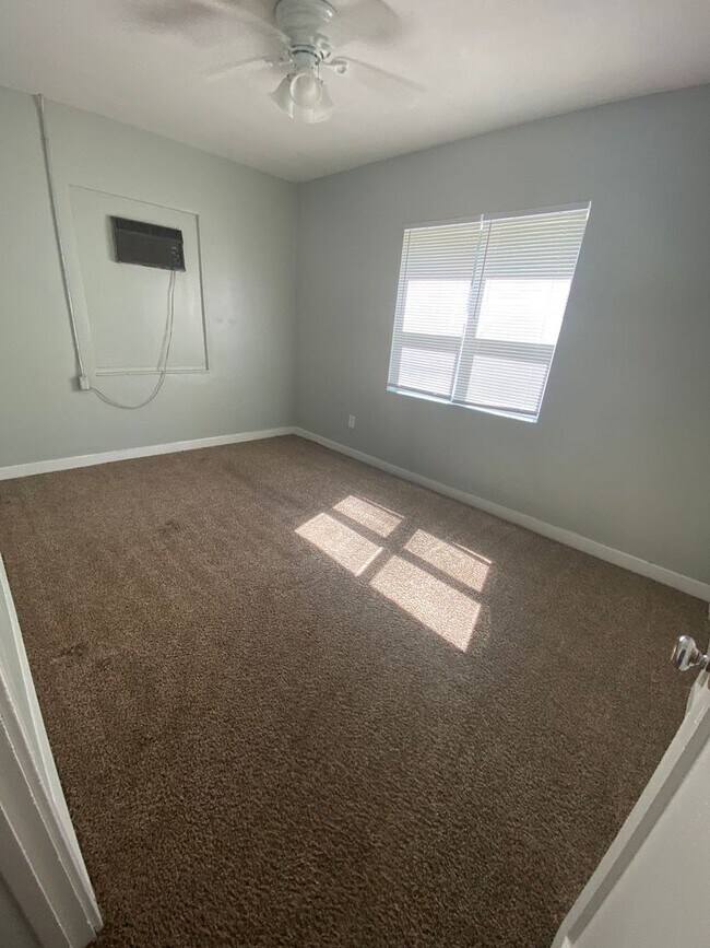 Building Photo - Cottage Home in Seminole Manor