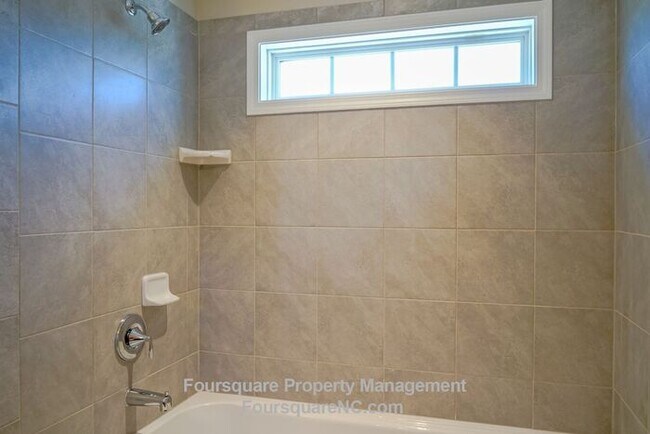 Building Photo - Modern 3-Story Townhome with Entry-Level Bonus Room, Back Deck & Garage , Community Pool in North...