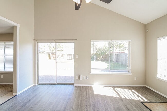 Building Photo - 7615 Alegria Dr