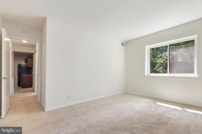 Building Photo - 6250 Edsall Rd