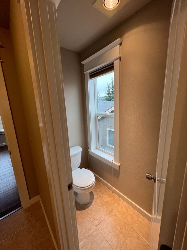 Building Photo - 3+ -Bedroom 3-Bathroom West Eugene Stunner!