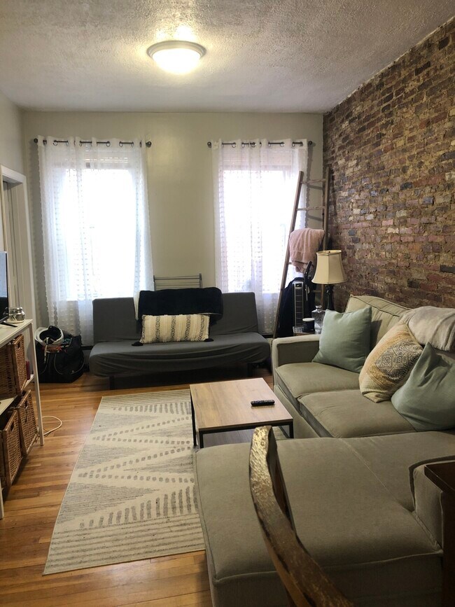 Primary Photo - 17 Ogden St