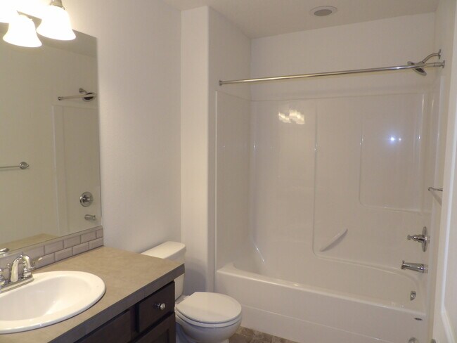 Building Photo - Beautiful Home!  Close to Downtown Hillsboro!