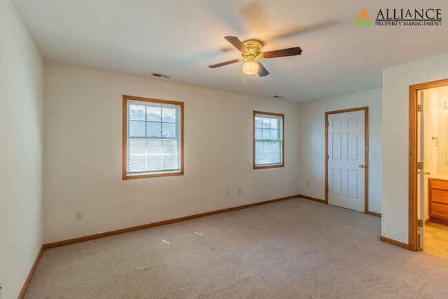 Building Photo - All appliances included, washer/dryer hookups!