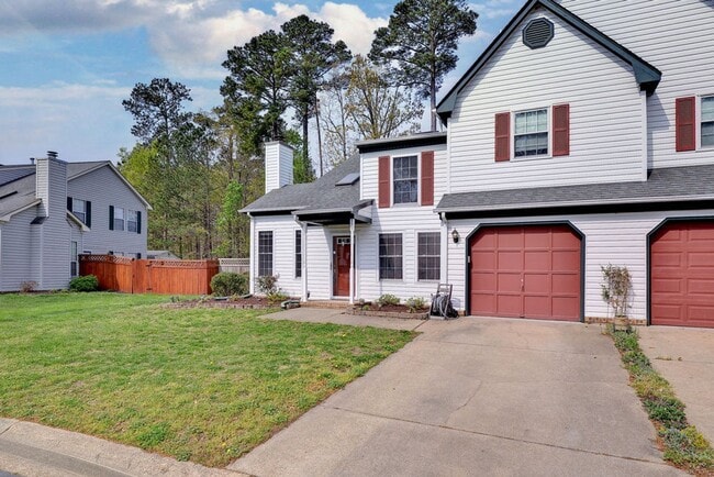 Building Photo - Spacious Duplex in Coventry