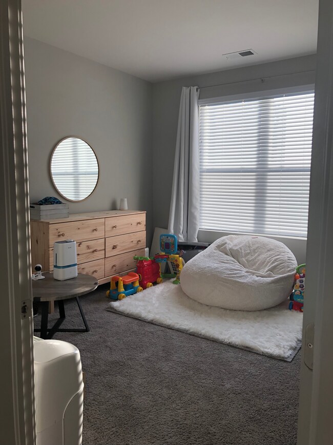 Guest Bed - 11 W Gay St