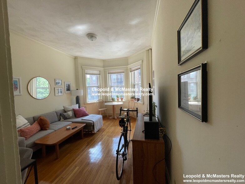 Building Photo - 104 Peterborough St