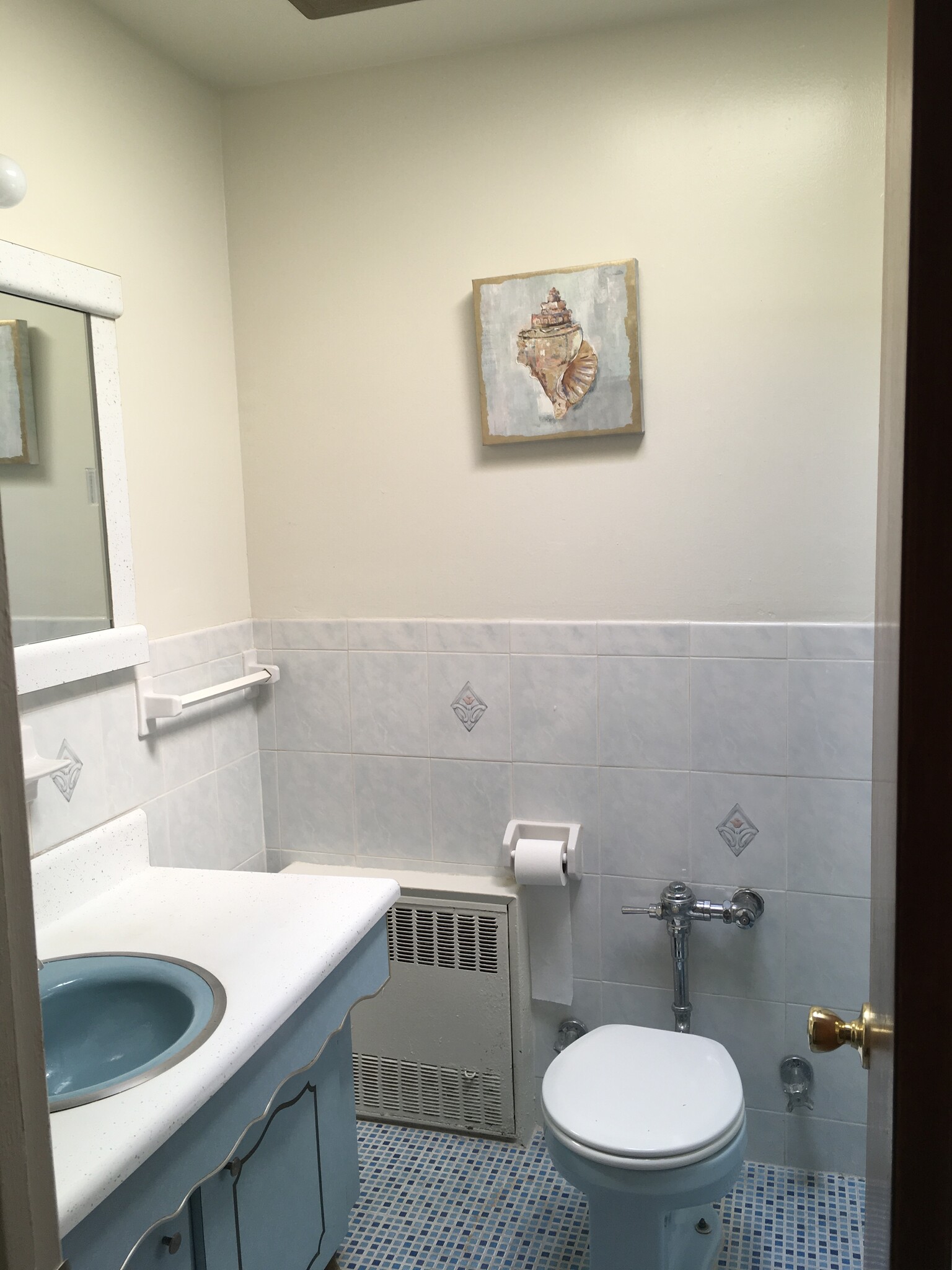 Full bathroom - 1650 New York Ave